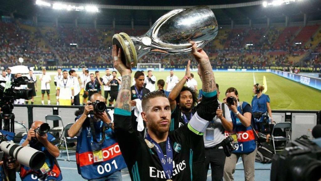 El capitán levanta la Supercopa de Europa