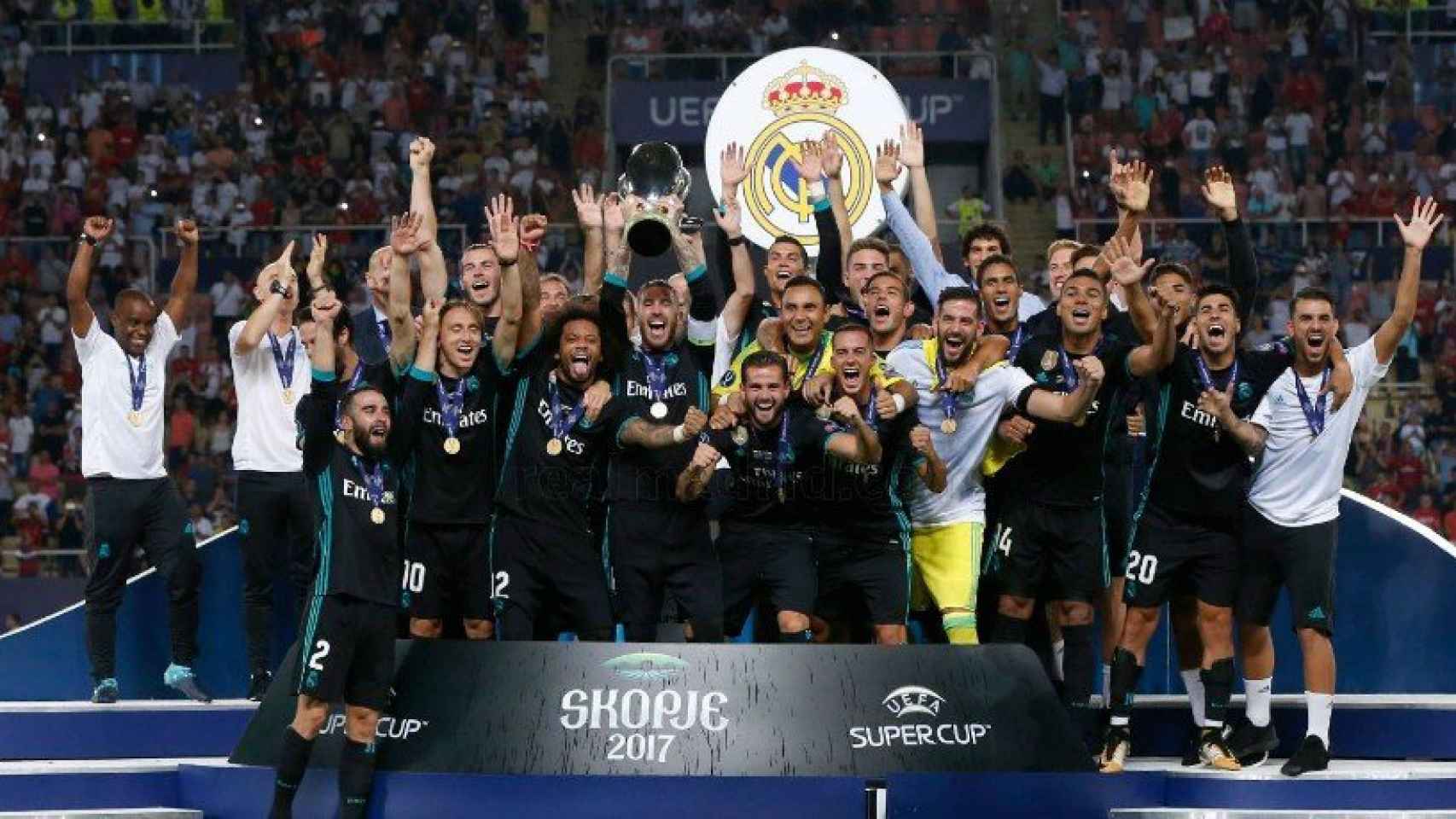 Sergio Ramos vuelve a levantar la Supercopa del Madrid