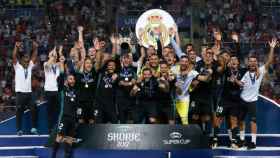 Sergio Ramos vuelve a levantar la Supercopa del Madrid