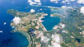 Vista aérea de la base naval de Guam