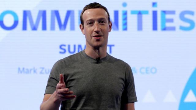 Mark Zuckerberg, presidente de Facebook, afronta su peor crisis.