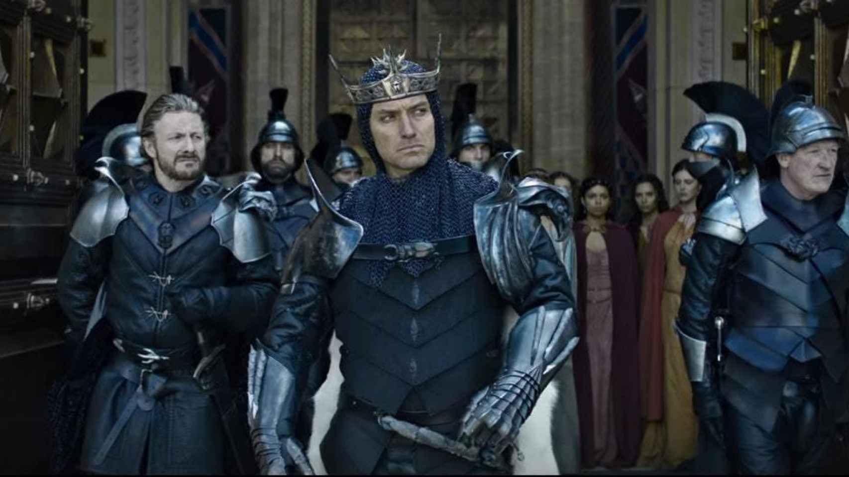 Jude Law en El Rey Arturo: La leyenda de Excalibur.