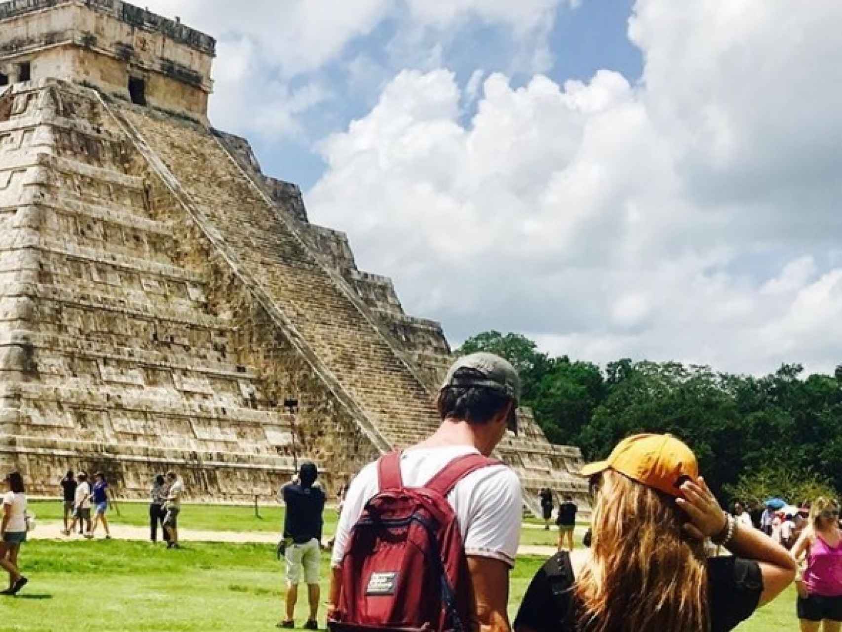 José Bono Jr. y su hermana Sofía pasean por Yucatán.