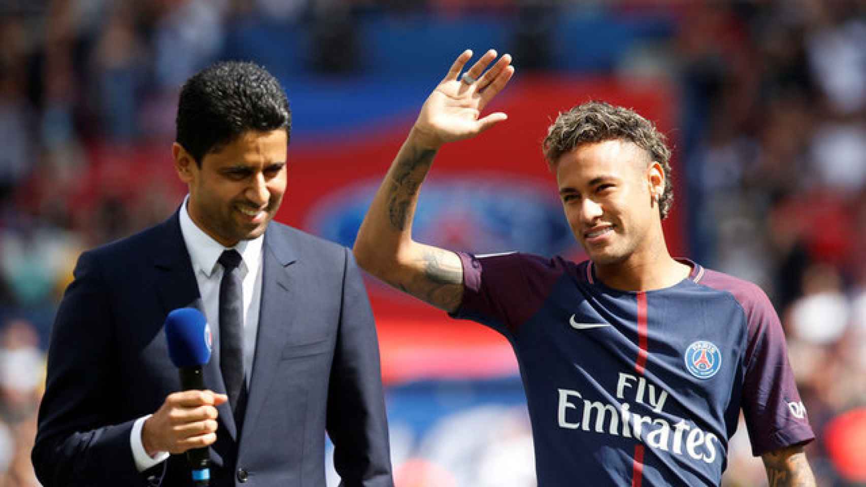 Neymar, junto al presidente del PSG, Nasser Al-Khelaifi.