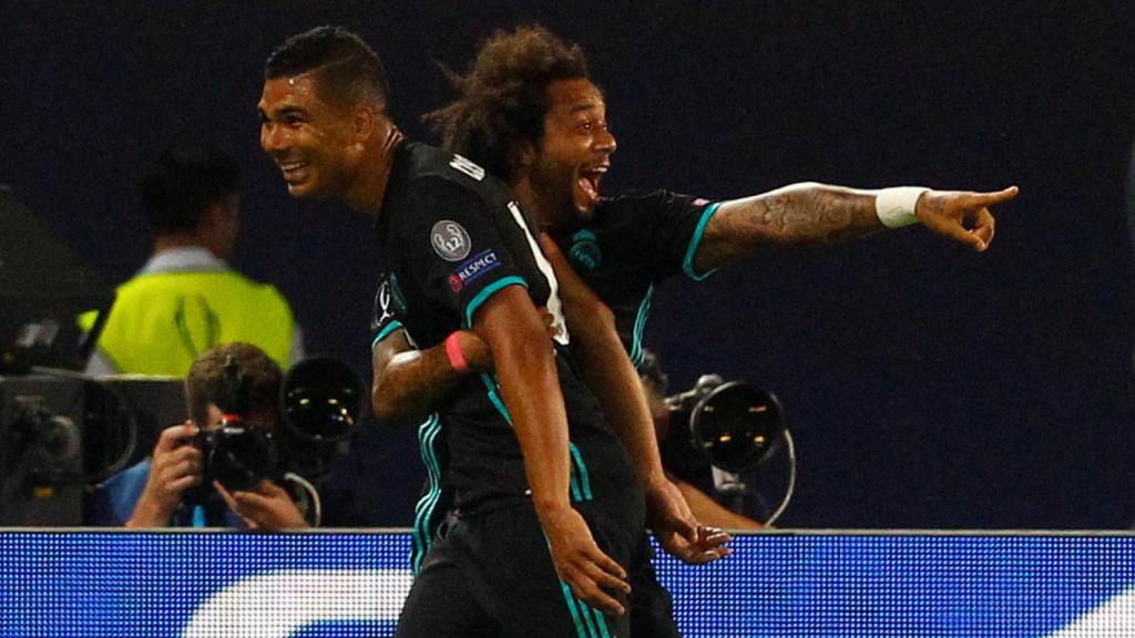 Casemiro y Marcelo celebran un gol con el Madrid.