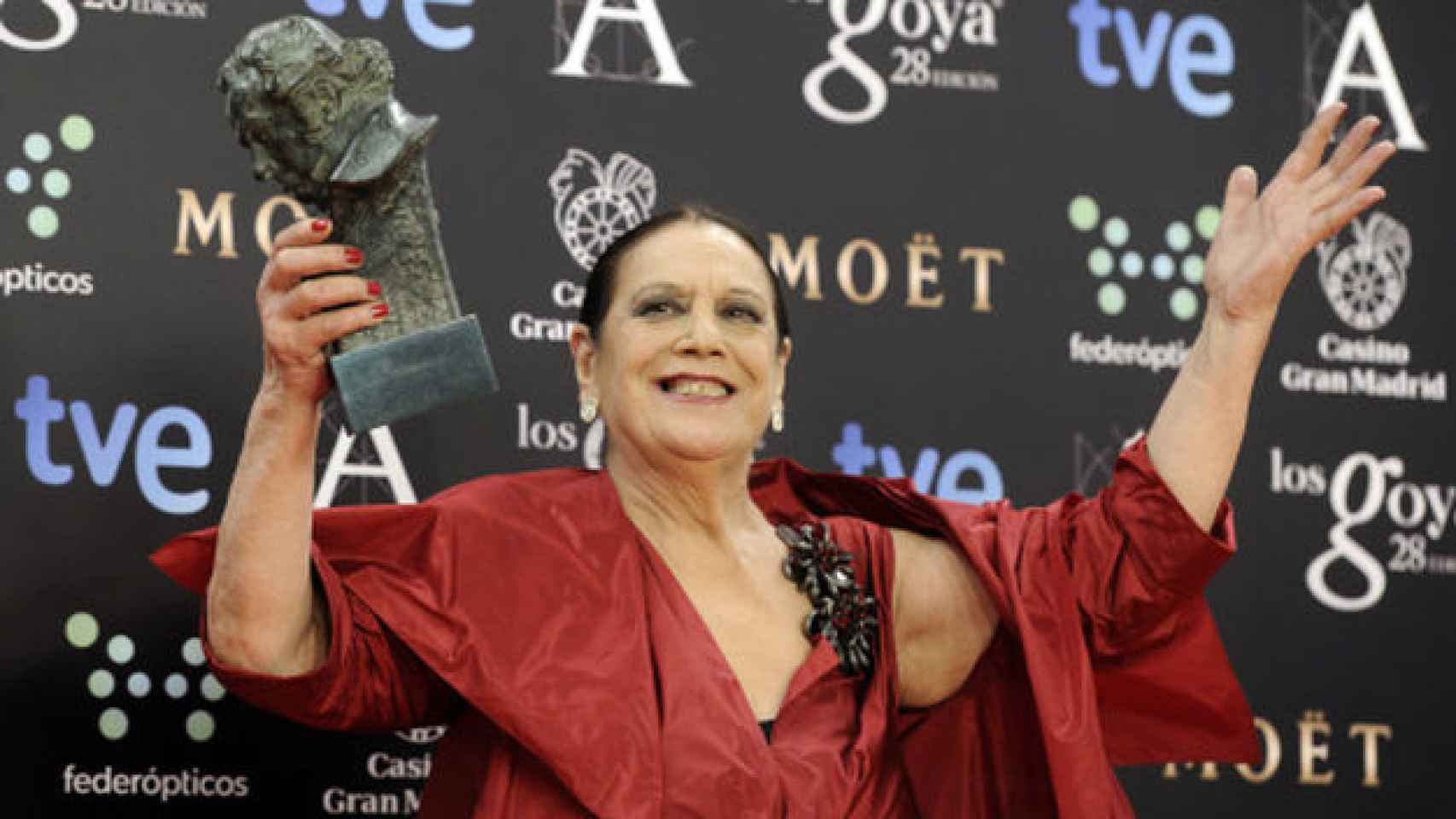 Terele Pávez, orgullosa con su premio Goya.
