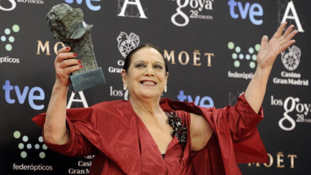 Terele Pávez, orgullosa con su premio Goya.