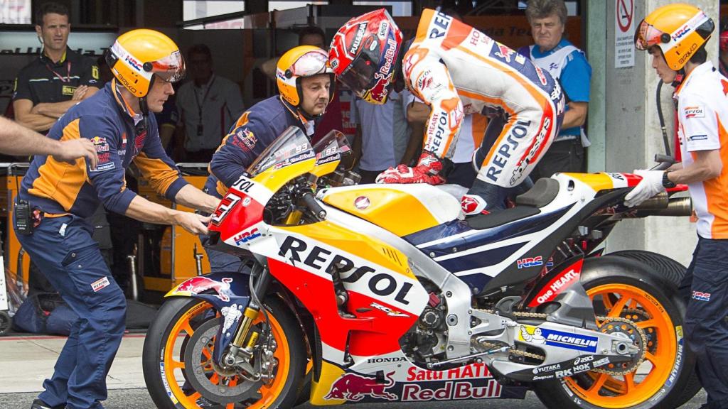 Marc Márquez cambia de moto en Brno.