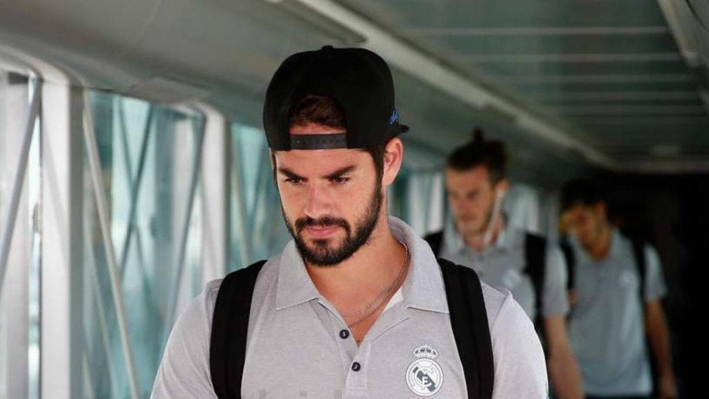 Isco, en el regreso del equipo a Madrid.