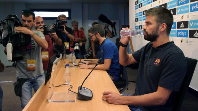 Piqué, durante su intervención ante los medios.