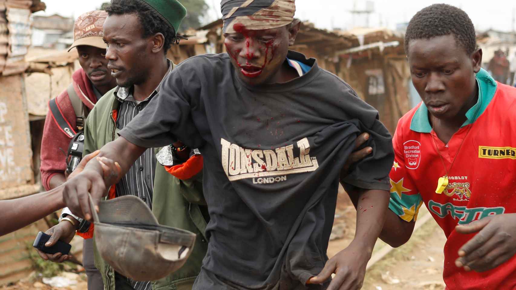 Algunos heridos durante las protestas contra la victoria de Kenyatta.