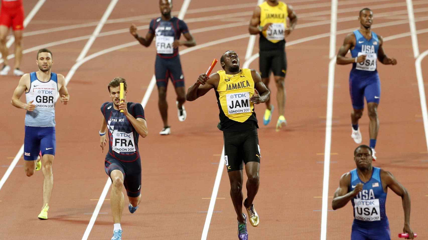 Usain Bolt en el momento de su lesión en la final del 4x100.