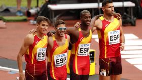 Búa, Husillos, Echéverry y García tras ganar la serie de 4x400 metros.