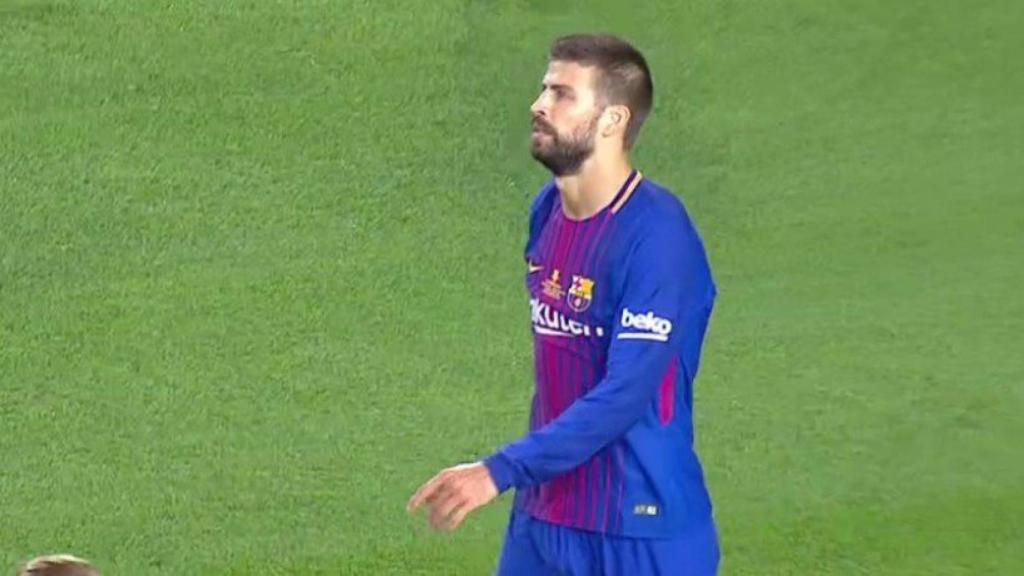 Gerard Piqué tras marcar en propia contra el Madrid. Foto: Twitter (@elchiringuitotv)