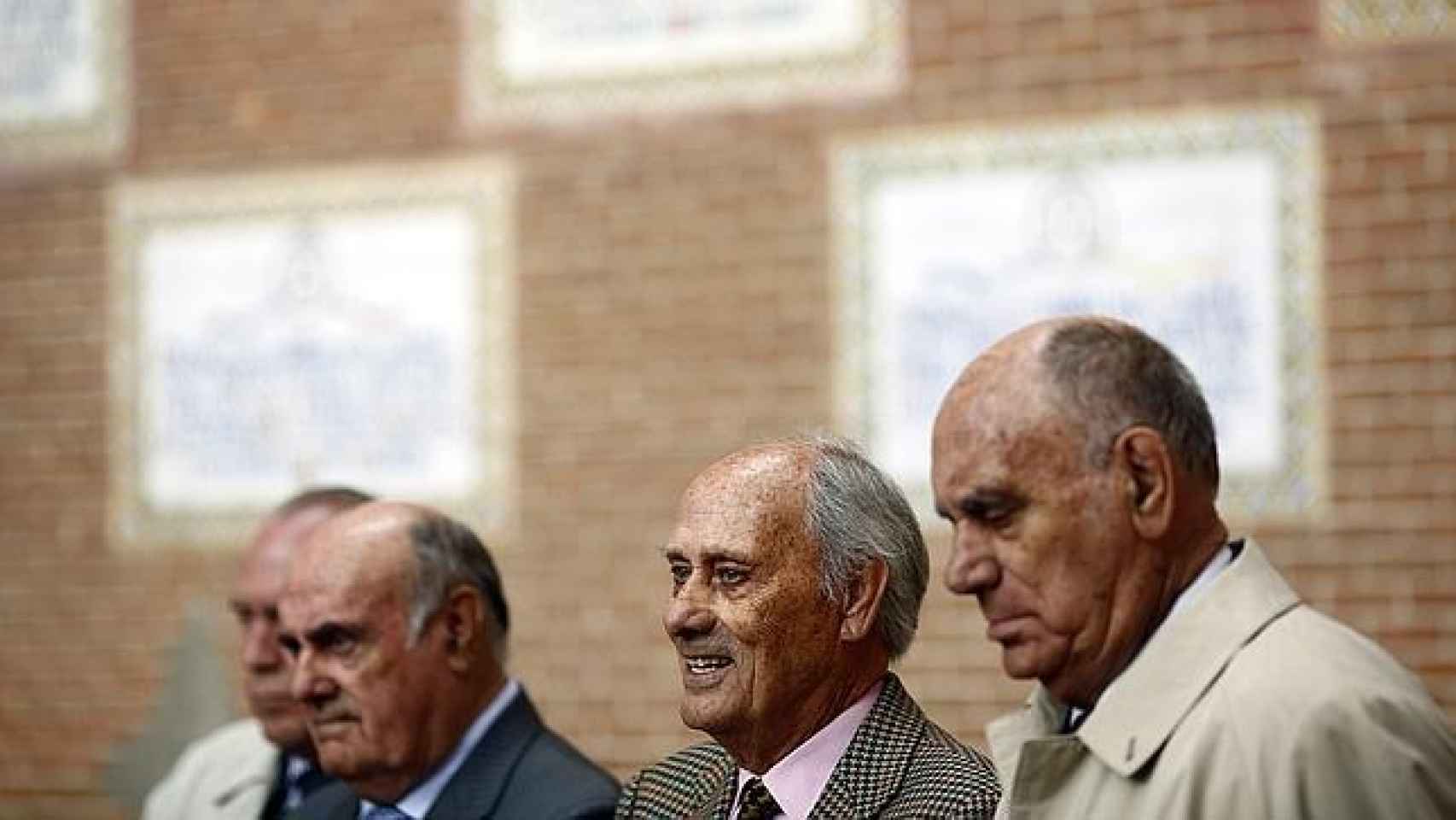 José Luis Lozano, en medio, junto a sus hermanos