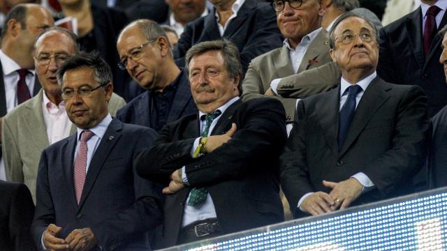 Florentino Pérez en el palco del Camp Nou este domingo.