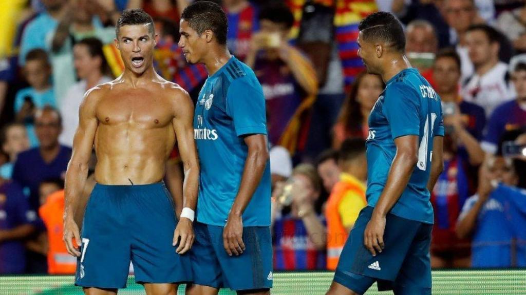 Cristiano celebra su gol con Casemiro y Varane