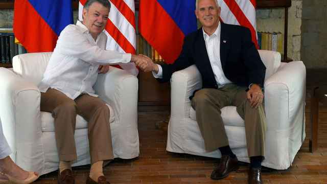Mike Pence en Cartagena de Indias junto al presidente colombiano Juan Manuel Santos