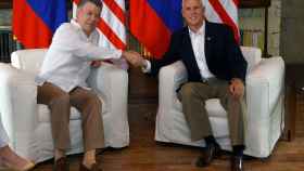 Mike Pence en Cartagena de Indias junto al presidente colombiano Juan Manuel Santos