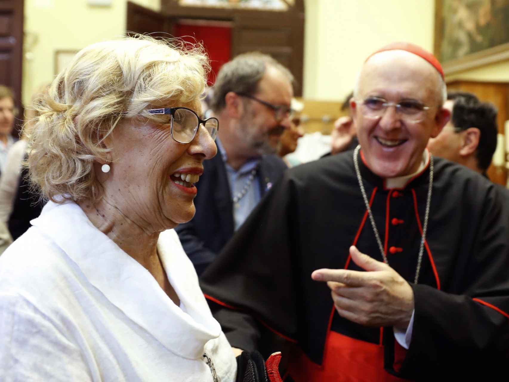 Manuela Carmena, junto al cardenal arzobispo de la capital, Carlos Osoro.