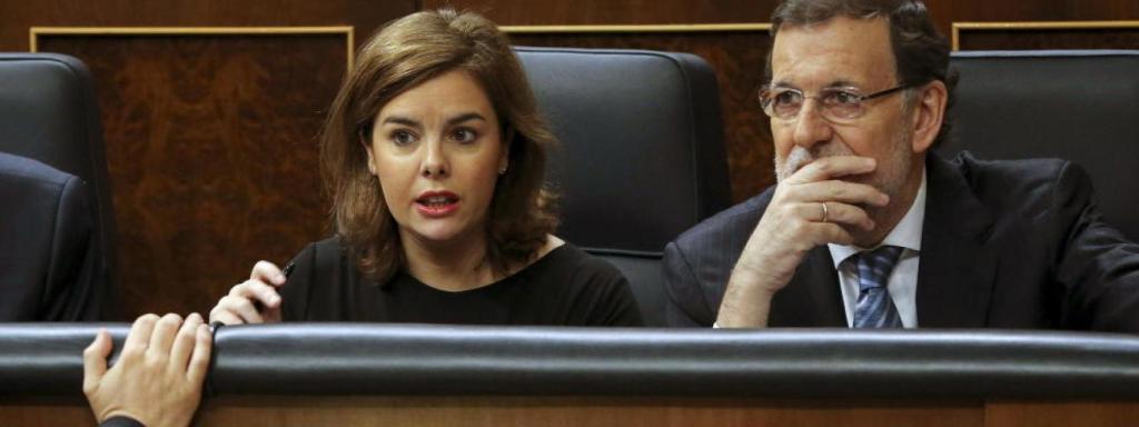 La vicepresidenta del Gobierno, Soraya Sáenz de Santamaría, y Mariano Rajoy.