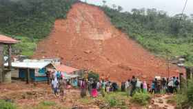 Uno de los desprendimientos de tierra que dejaron las lluvias torrenciales en Sierra Leona.