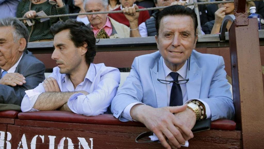 Ortega Cano en el callejón de Las Ventas/ Efe