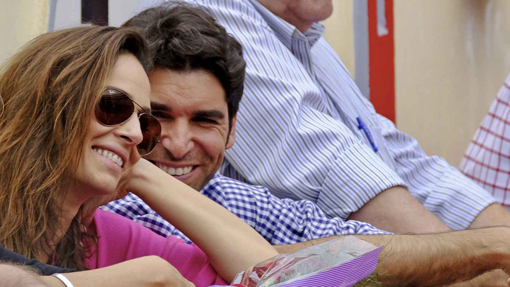 Eva González y su marido, durante una corrida a principios de mes.