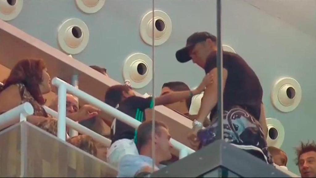 Cristiano Ronaldo viendo el Real Madrid en el palco del Bernabéu