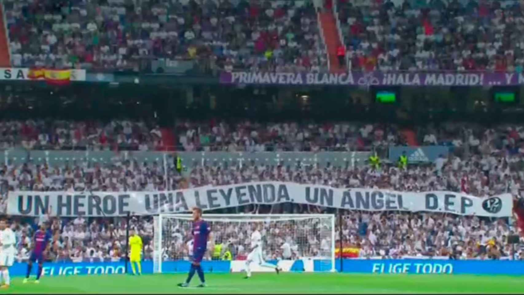 Pancarta en recuerdo de Ángel Nieto