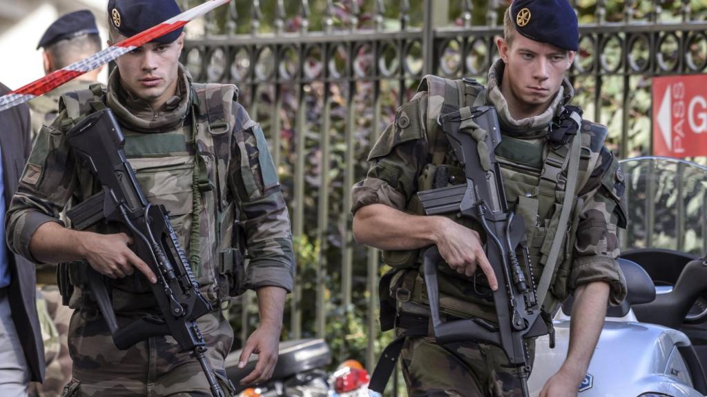 El terrorista atropelló a un grupo de militares en las inmediaciones de París.