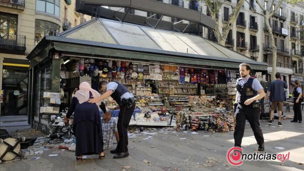 Una furgoneta arrolla a varias personas en la Rambla de Barcelona