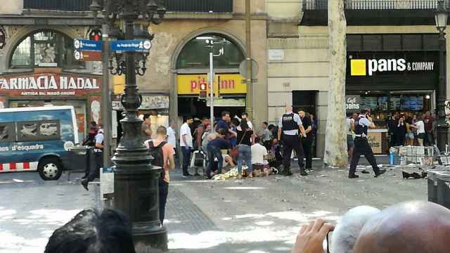 El 17-A los terroristas comenzaron su ataque con una furgoneta atropellando peatones en La Rambla de Barcelona.
