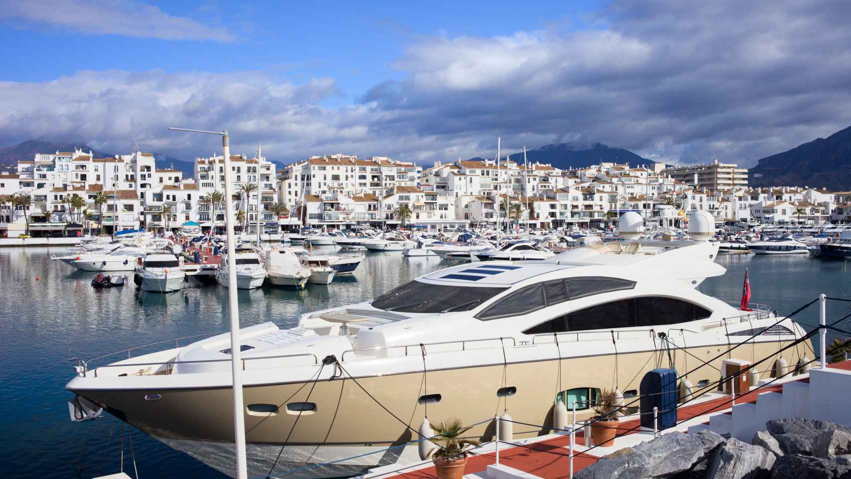 El puerto Banús es uno de los más exclusivos y lujosos de España.