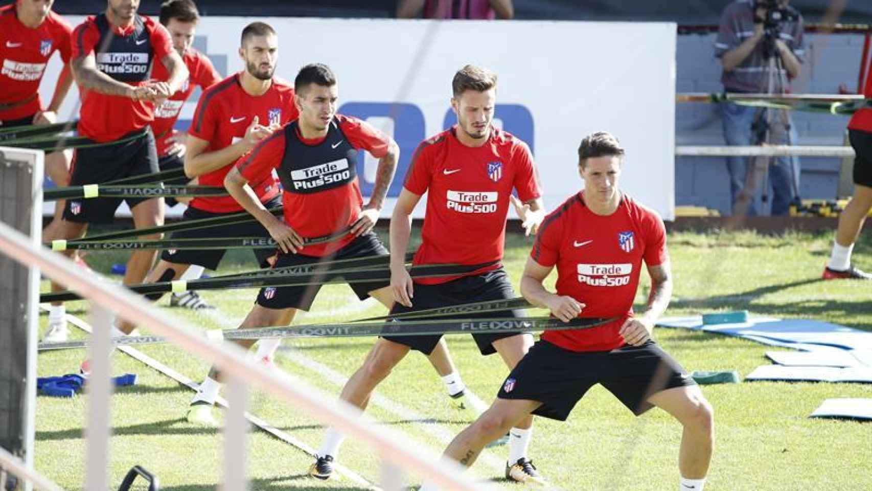 Los jugadores del Atlético, durante el entrenamiento en la ciudad deportiva Wanda.