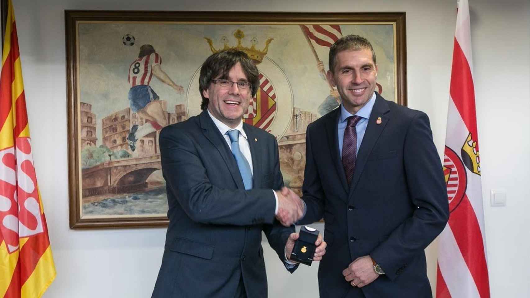 El president de la Generalitat, Carles Puigdemont, y el presidente del Girona FC, Delfí Geli.