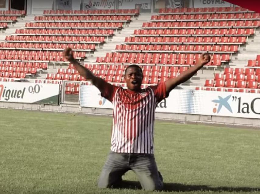 Effah Kingsford, 'sisplau', el aficionado más emblemático del Girona FC.