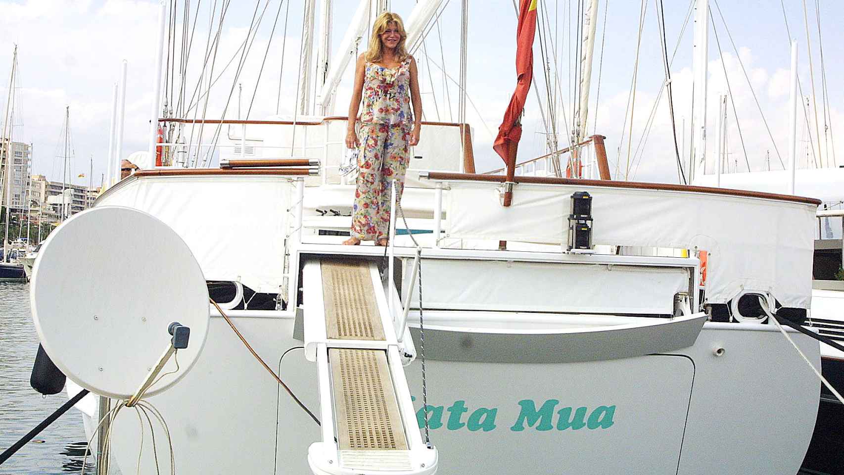 La baronesa, en su barco Mata Mua