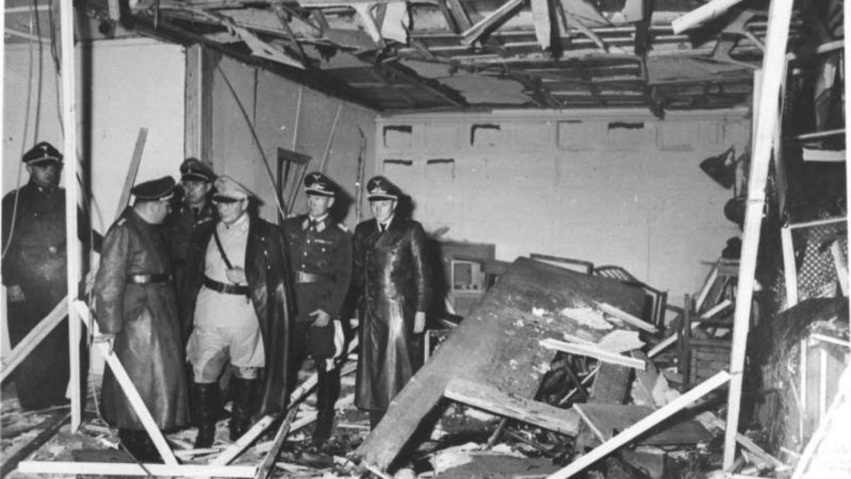La sala donde se atentó contra Hitler, tras la explosión.
