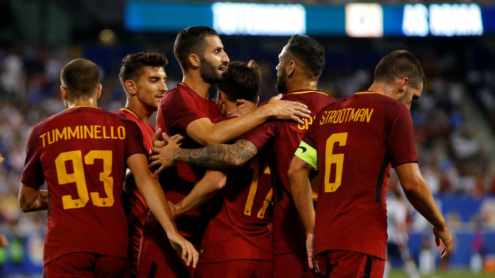 Los jugadores de la Roma celebran un gol durante la pretemporada.