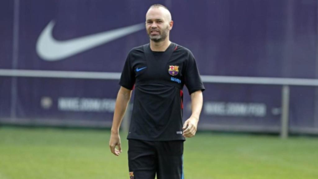 Andrés Iniesta, ausente en el entrenamiento del Barcelona. Foto: Twitter (@FCBarcelona)