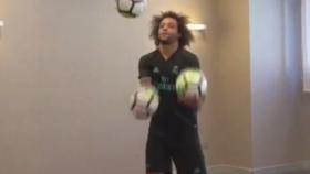Marcelo demuestra su habilidad con el balón