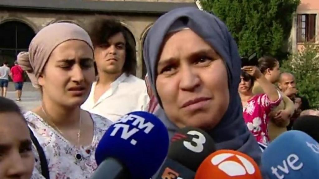 La madre de Younes Abouyaaqoub durante su comparecencia. Imagen de Antena 3.