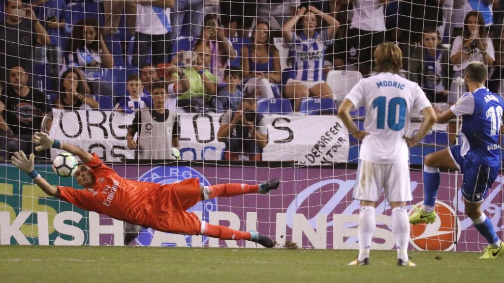 Keylor Navas, en el momento en el que paró el penalti.