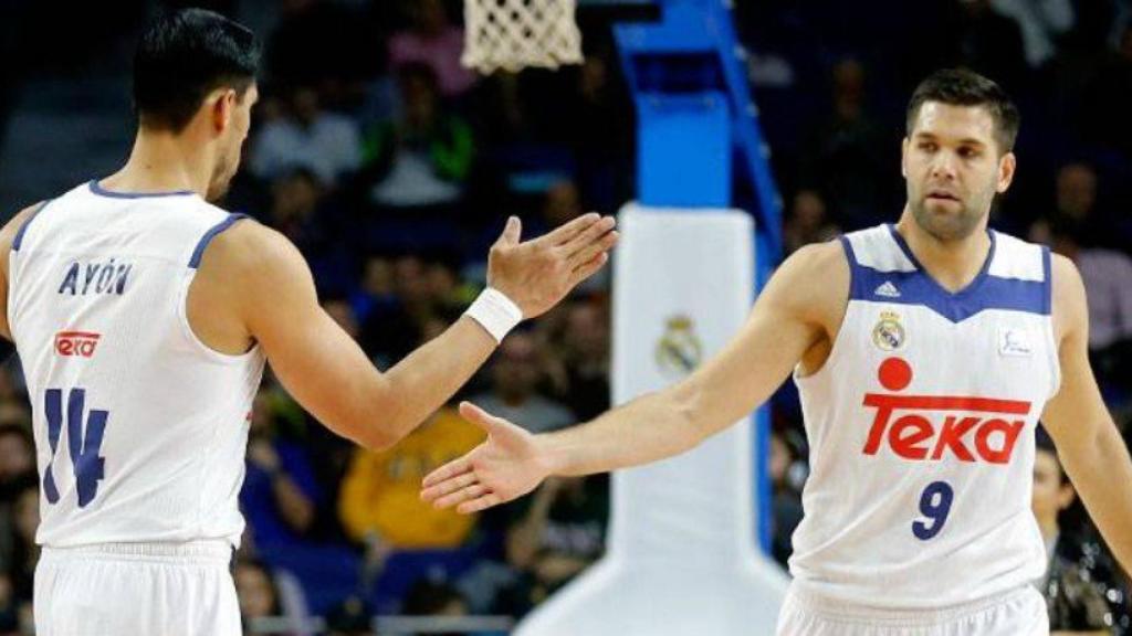 Ayón y Felipe Reyes en un partido del Madrid