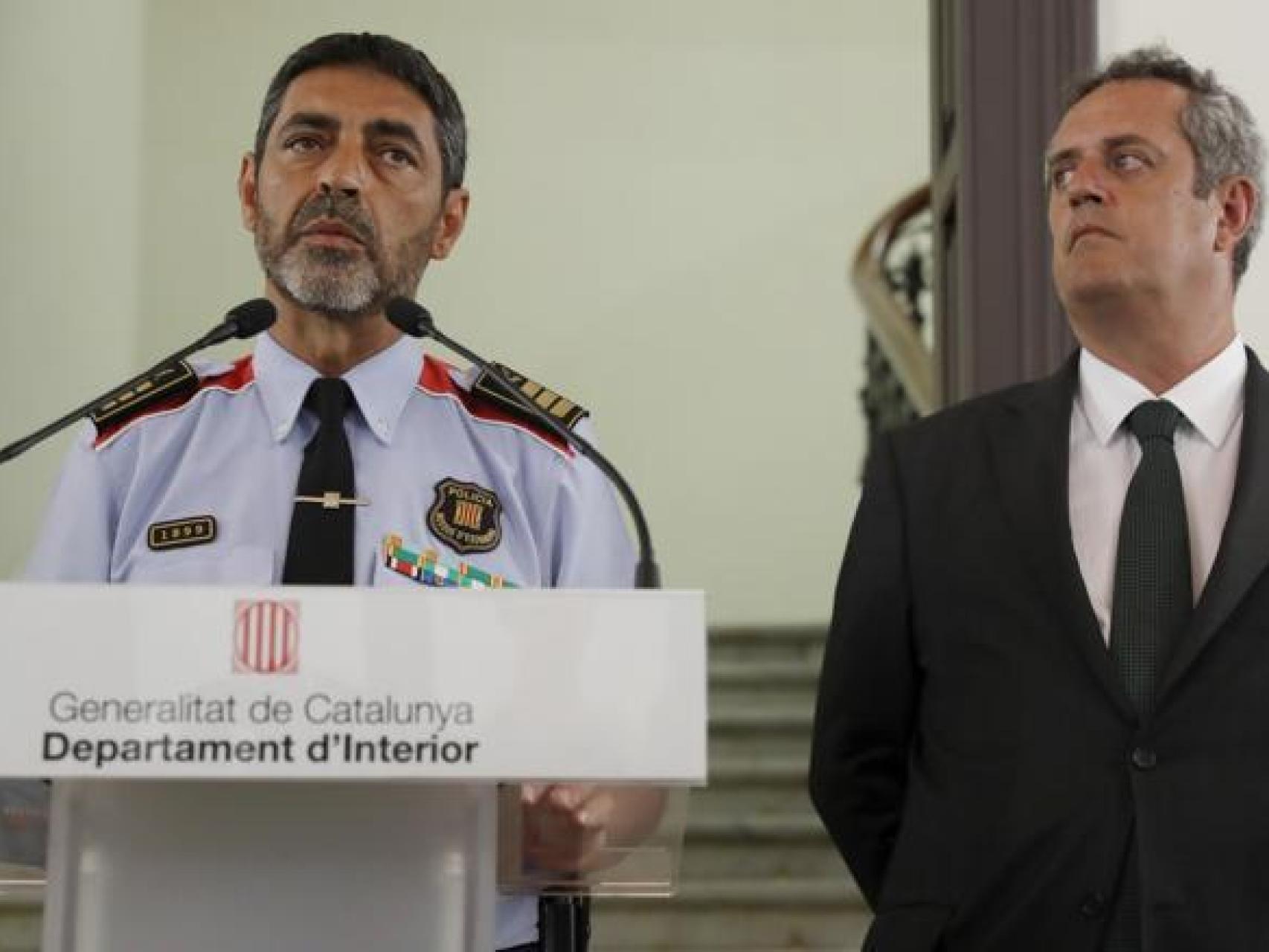 El jefe de los Mossos D'Esquadra, Jose Luís Trapero, junto con el conseller de Interior.