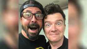Dave Grohl y Rick Astley