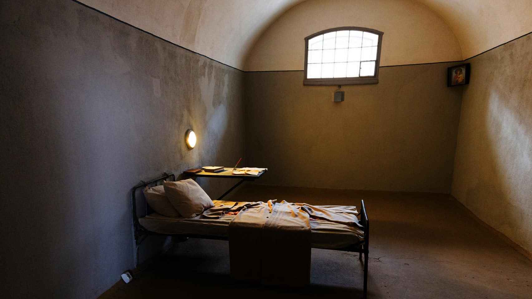 Una de las celdas de la prisión de la Fortaleza de San Pedro y San Pablo abiertas a los visitantes.