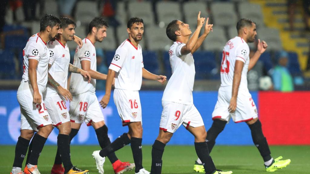 Escudero celebra su gol a pase de Jesús Navas en el Sánchez Pizjuán.