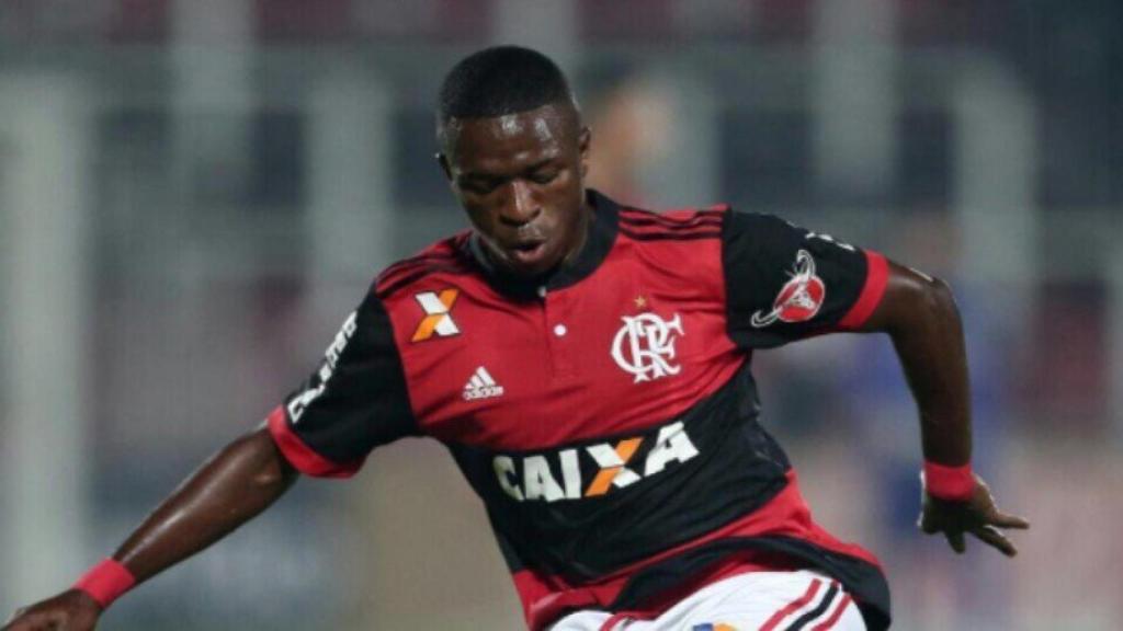Vinicius Junior marcó su primer gol profesional con el Flamengo. Foto: Twitter (@vini11Oficial)